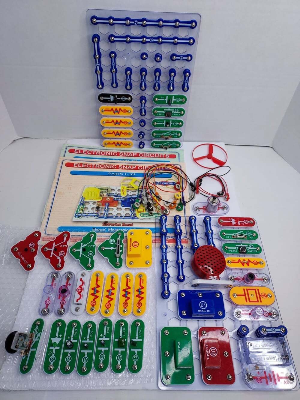Elenco Snap Circuits SC-300 Electronics Kit STEM Toy 300+ Projects Extras Peices